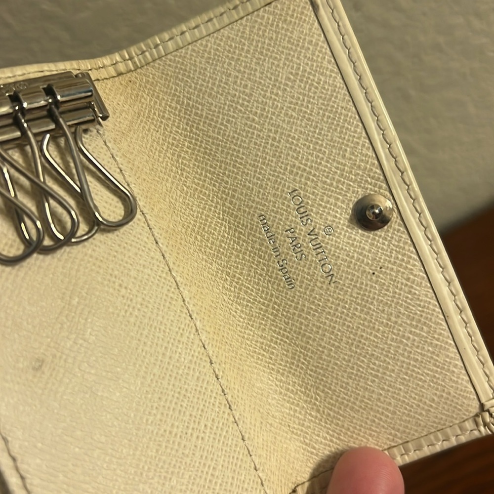 Authentic Louis Vuitton Epi 4 key holder creme CA1097 - Picture 11 of 13